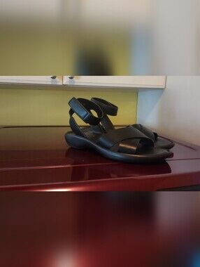 Naturalizer Genn - Climb Sandals Women's Size 8M / Blk / GUC